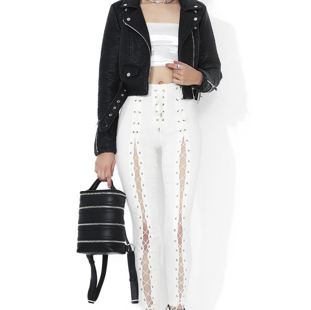 White lace up nancy dolls kill skinny jeans